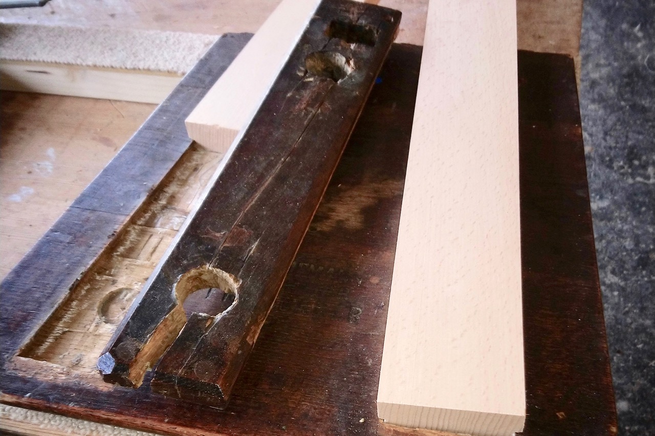 Reparatur Stuhl, Schreinerei Jäger
