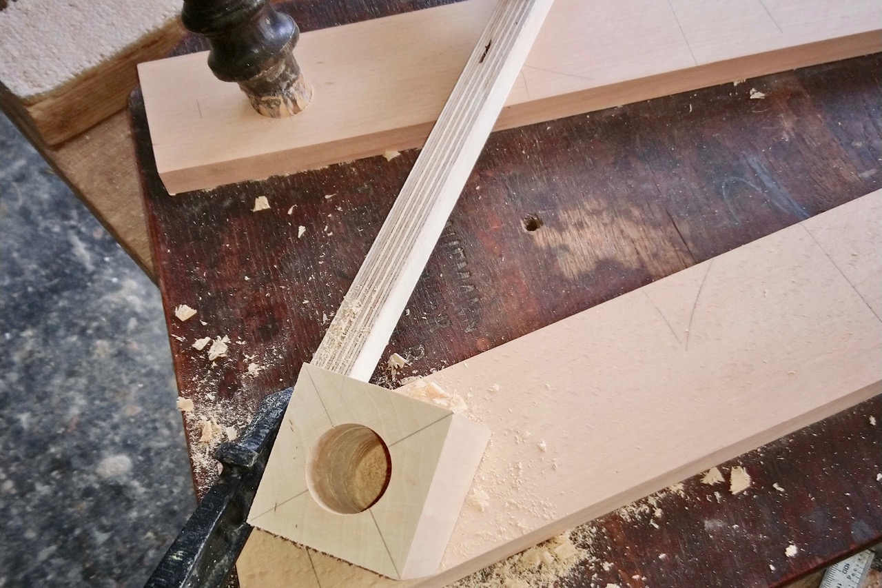Reparatur Stuhl, Schreinerei Jäger