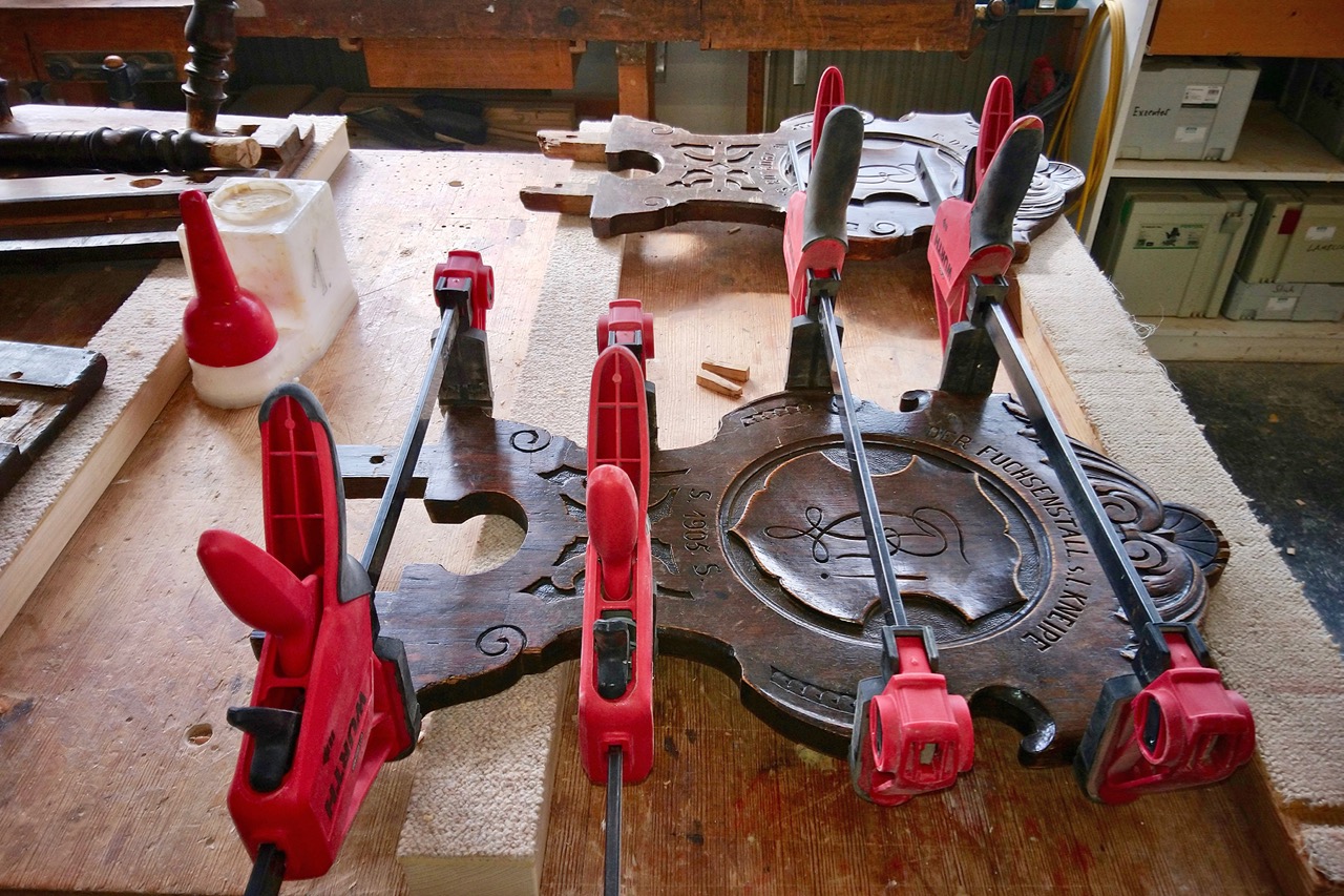 Reparatur Stuhl, Schreinerei Jäger