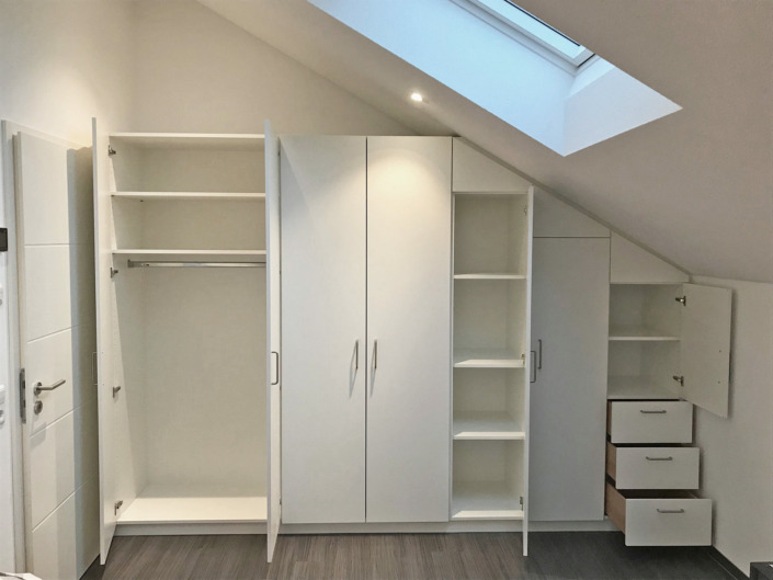 Einbauschrank unter Dachschräge